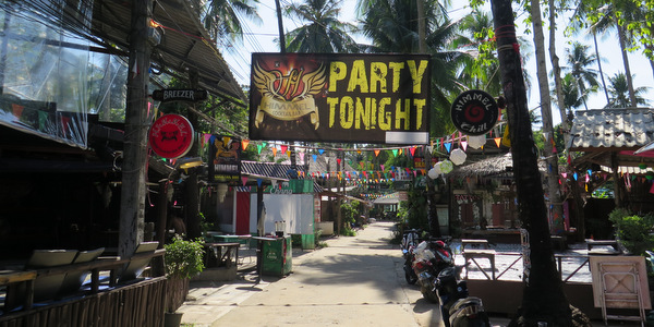 lonely beach koh chang soi 1 village bars
