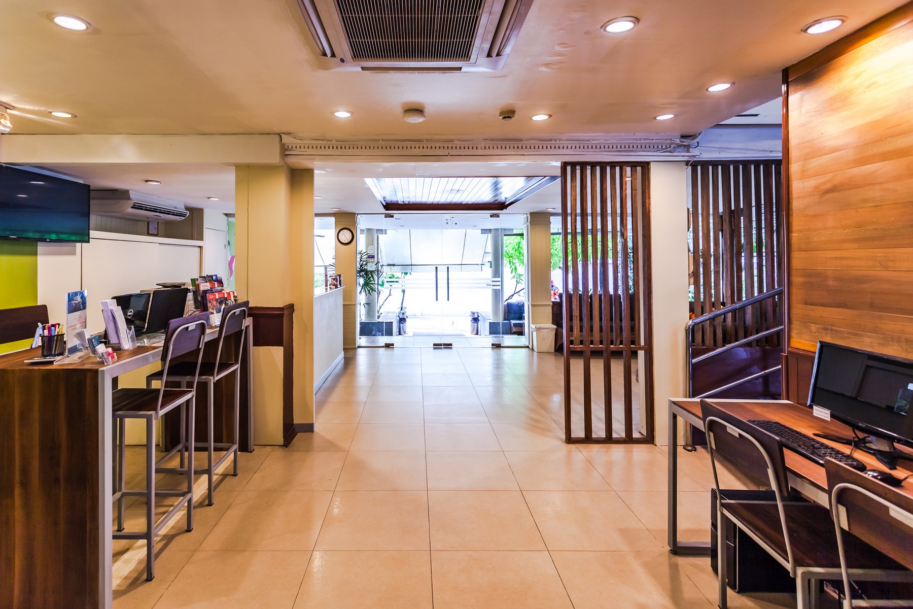 09 Lobby area