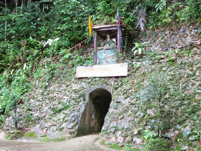 Khao Nam Khang tunnel2